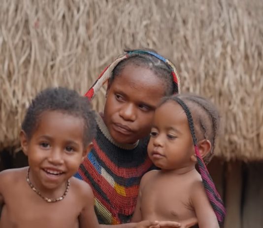 Explore Suku Dani Papua Pegunungan – Andrew Kalaweit Explore Suku Dani Papua Pegunungan - Andrew Kalaweit